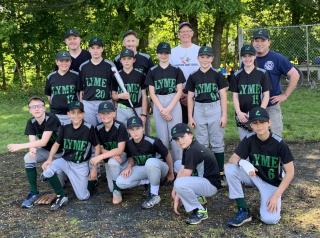 Outdoor photo of a Lyme baseball team, up to 12 years old. 